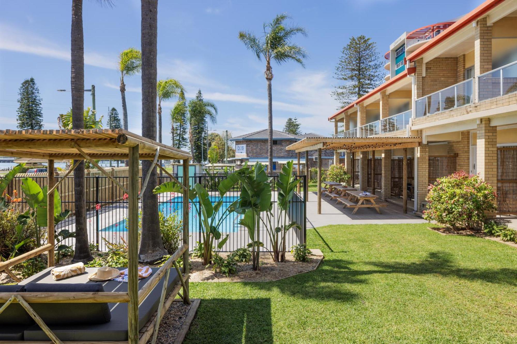 South Pacific Palms Motor Inn Tuncurry Exterior foto